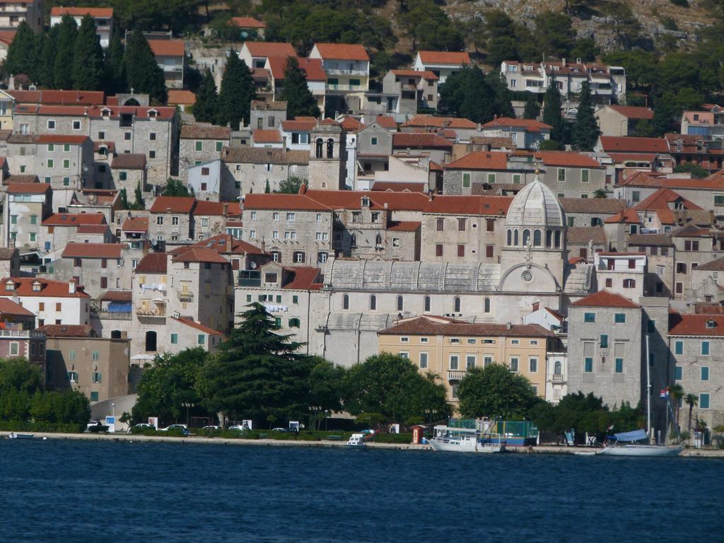 Apartment Bila Šibenik Exteriör bild